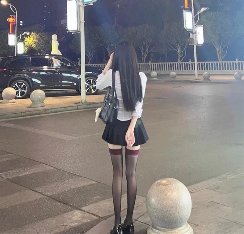 Chic Waist-Hugging JK Style Long Sleeve White Shirt - Versatile Slimming Winter Fashion for Women