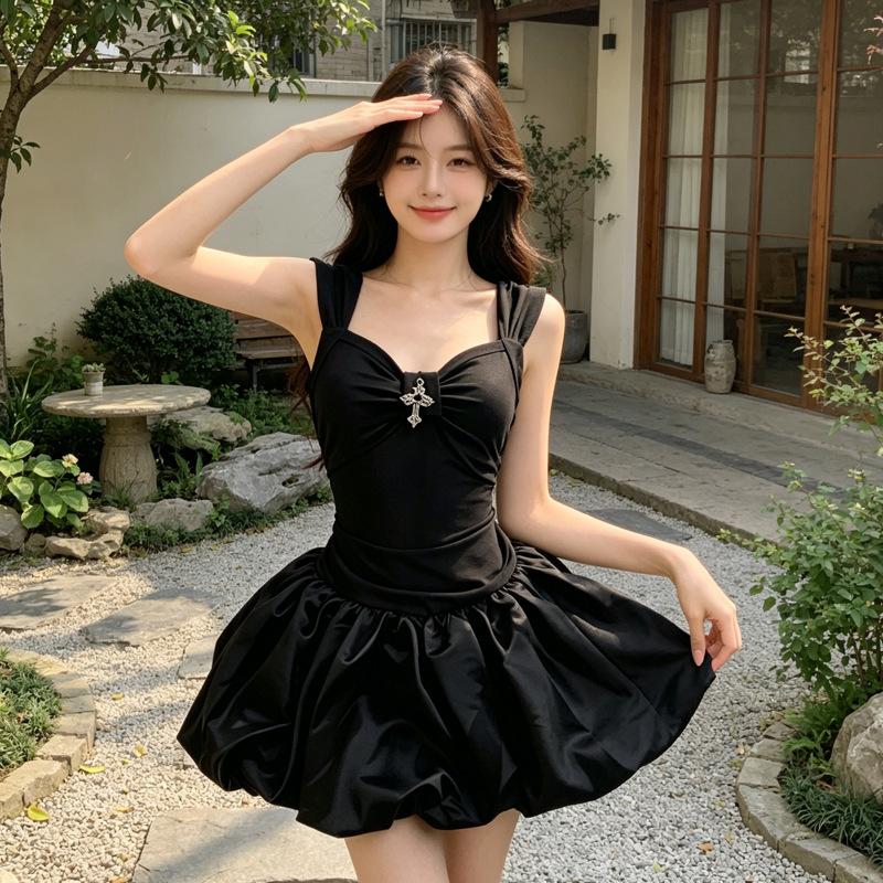 French Hepburn Style High-end Black Suspender Dress Summer Temperament Hot Girl Waist Fluffy Little Black Dress Woman