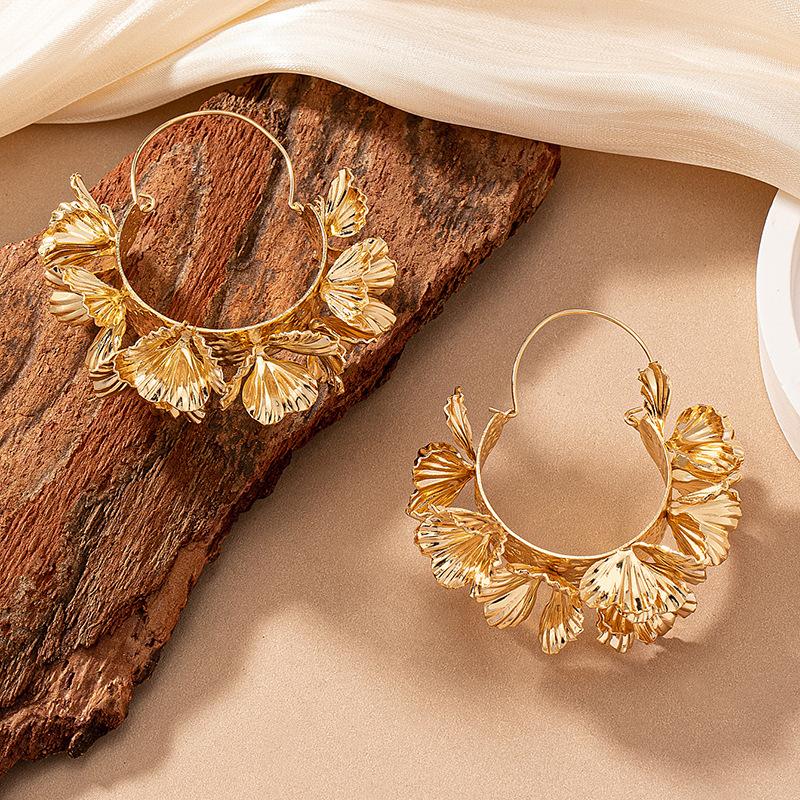 Popular Metal Flower Earrings for Women Temperament Fashion Light Luxury Hoop Earring Tide Daily Commute Party Accessories