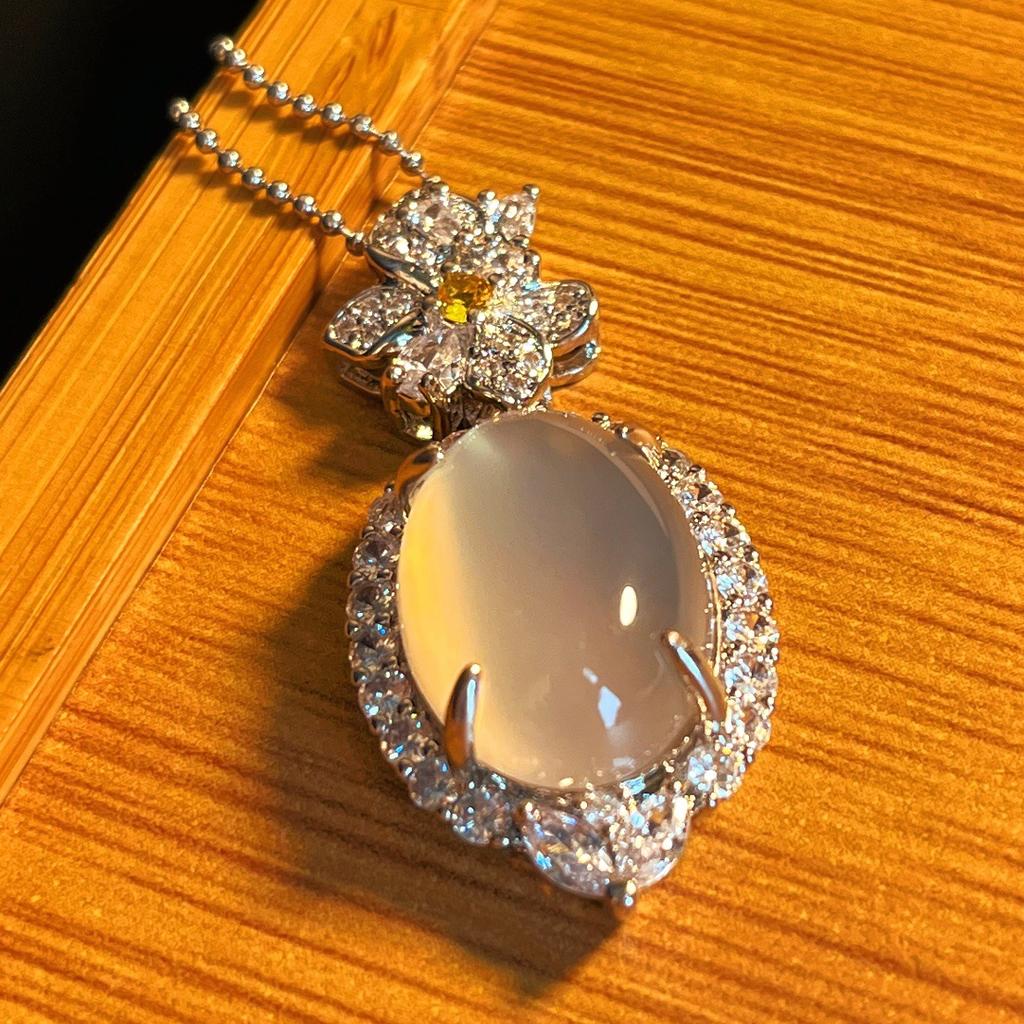 Jade White Ice Light Natural White Chalcedony Pendant Agate Pendant, Real Shot