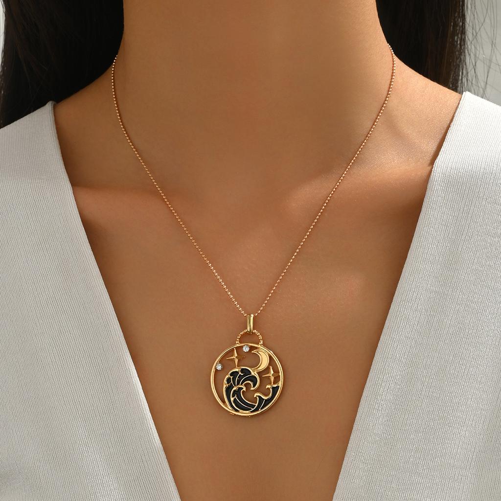 Shell necklace wholesale European and American niche design jewelry women's ocean fashion dripping oil conch starfish collarbone chain