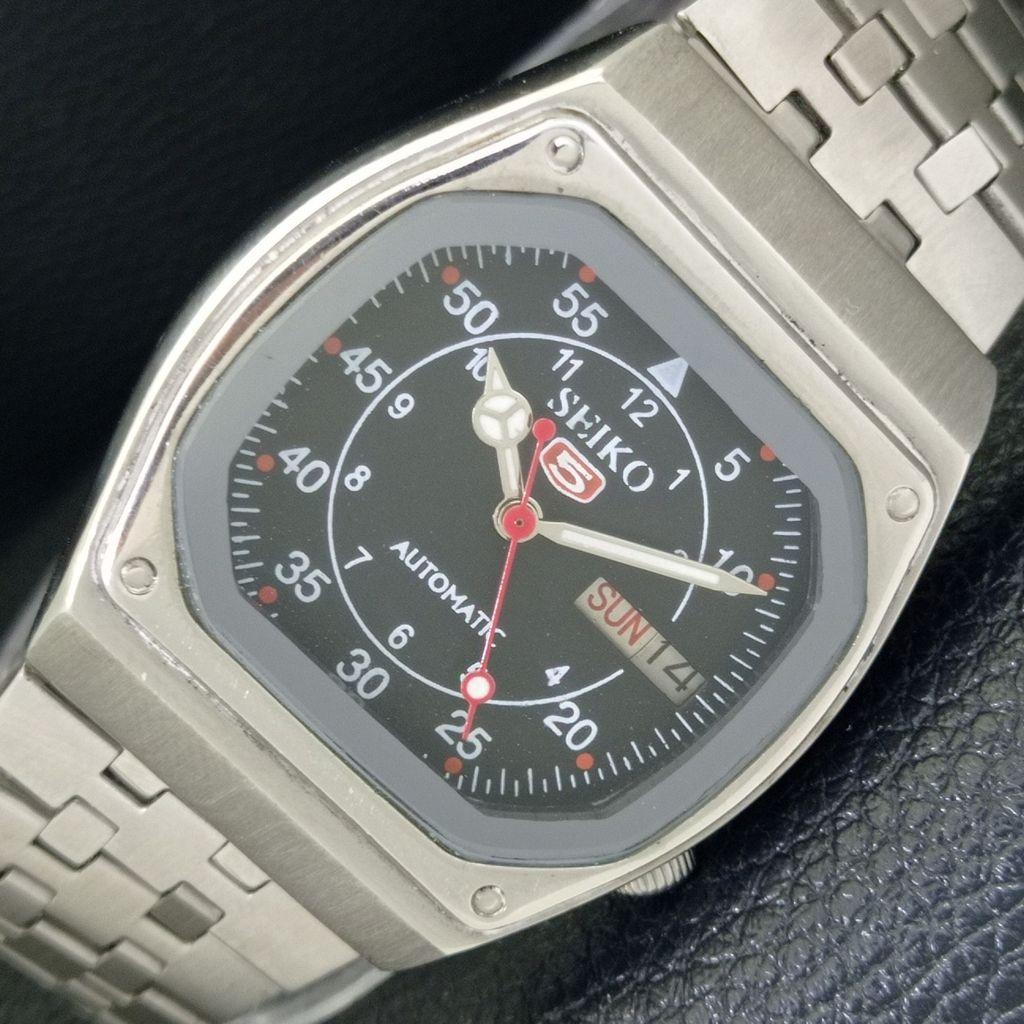 

GENUINE VINTAGE SEIKO 5 AUTOMATIC 7009A JAPAN MENS BLACK DIAL WATCH a702407-5 R124-a702407