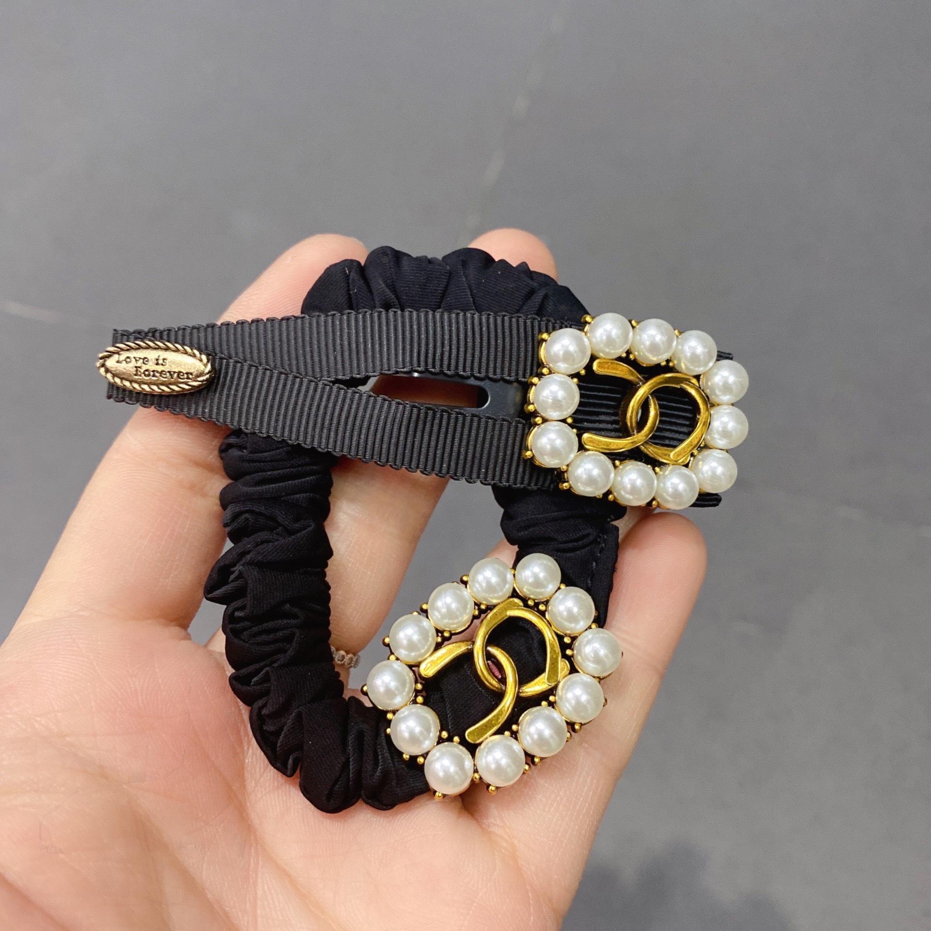 

Жемчужная веревка для волос Dongdaemun и шпилька с двойной буквой CG, маленький ароматный стиль