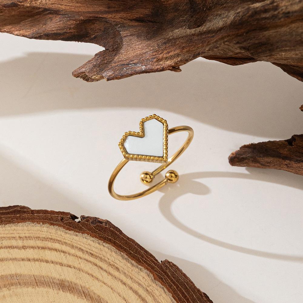 

Dongguan jewelry jewelry retro peach heart versatile accessories niche high-end neck chain ring