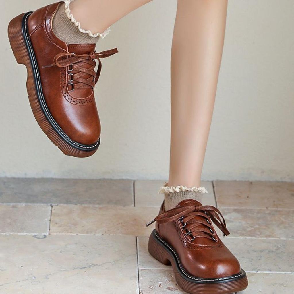 Modne okrągłe palce małe skórzane buty dla kobiet 2024 nowe brytyjskie pojedyncze buty w stylu japońskie zabytkowe brązowe skórzane buty