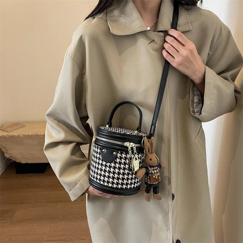 Bucket Bag Plaid Woolen Handbag Fashion Designer Small Handbag Female Mini Crossbody Bag Round Cylinder One Shoulder Bag