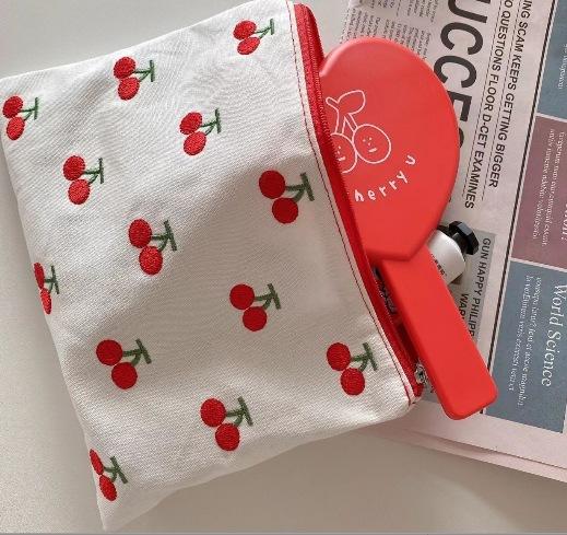 

Вышитая вишневая холщовая косметичка из фруктовой ткани, переносная сумка для хранения белый