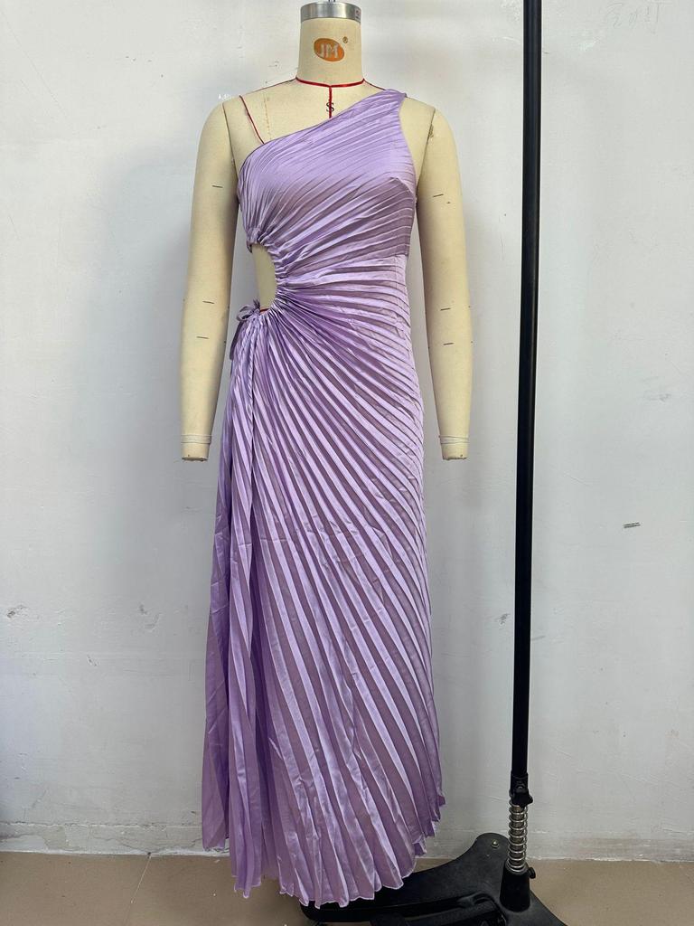 Elegant One-Shoulder Pleated Evening Dress with Waist Cutout - Spring/Summer Style