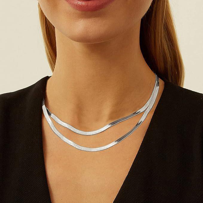 Herrenhalskette aus Titanstahl: Schlangenkette mit Karabinerverschluss-Anhänger