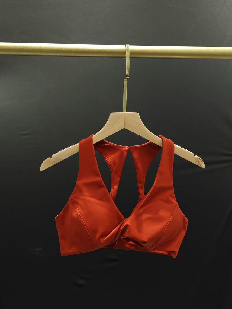 European & American Style Women's Yoga Suit: Stylish Pilates Sports Top with Beautiful Back Design