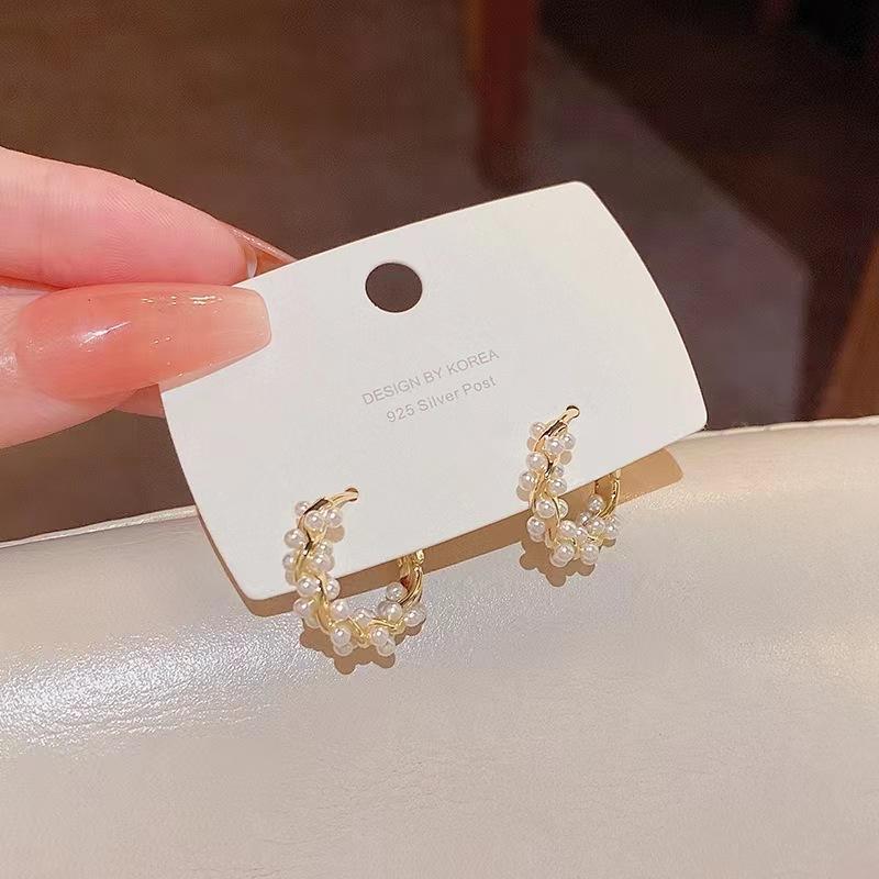 

Пряжка для ушей с жемчужной лозой