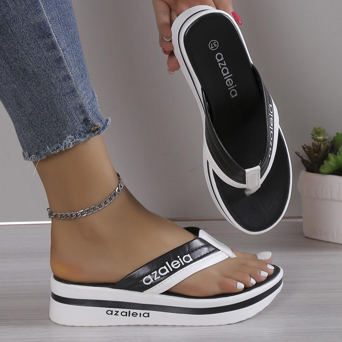 

Тапочки на толстой подошве, женская летняя верхняя одежда 2024 года с рисунком «елочка» с круглым носком и плоским дном, повседневные пляжные классные тапочки 36 чёрный