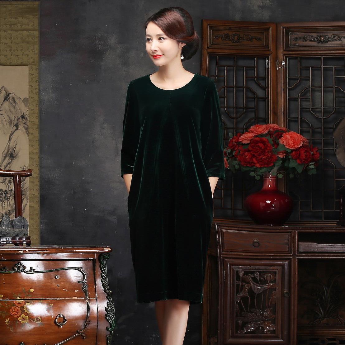 

Hong Yun Xiu Velvet Cheongsam: Retro Loose-Fit with Pockets for Middle-Aged & Elderly Mothers, Fashionable Short Style, Plus Size Available. 2XL