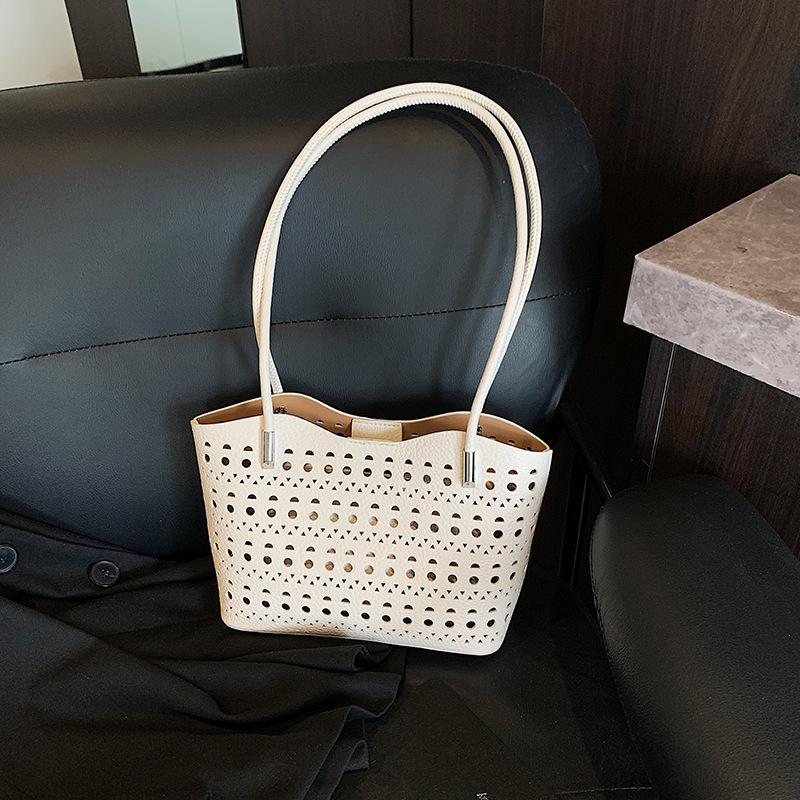 

Large-capacity hollow bag women s summer new versatile shoulder mother and child bag leisure commuter tote bag белый