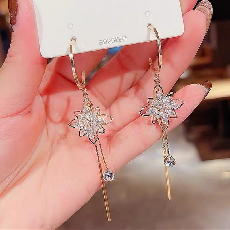 Light luxury high-end sense gold long fringed temperament earrings fashionable atmosphere versatile stud earrings personalized daily earrings