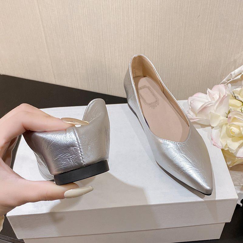 

Inner Height Increase Gold 4Cm Ladyshoes Soft Leather Work French Evening Wind Large Size Pointed Small Fragrant Wind Evening Shallow Mouth Single 35 серебряный