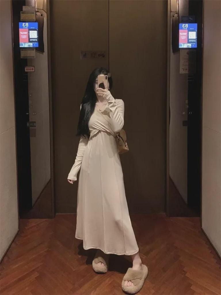 Women's Plus-Size French V-Neck Knit Dress - Autumn Slimming Waist Long Skirt