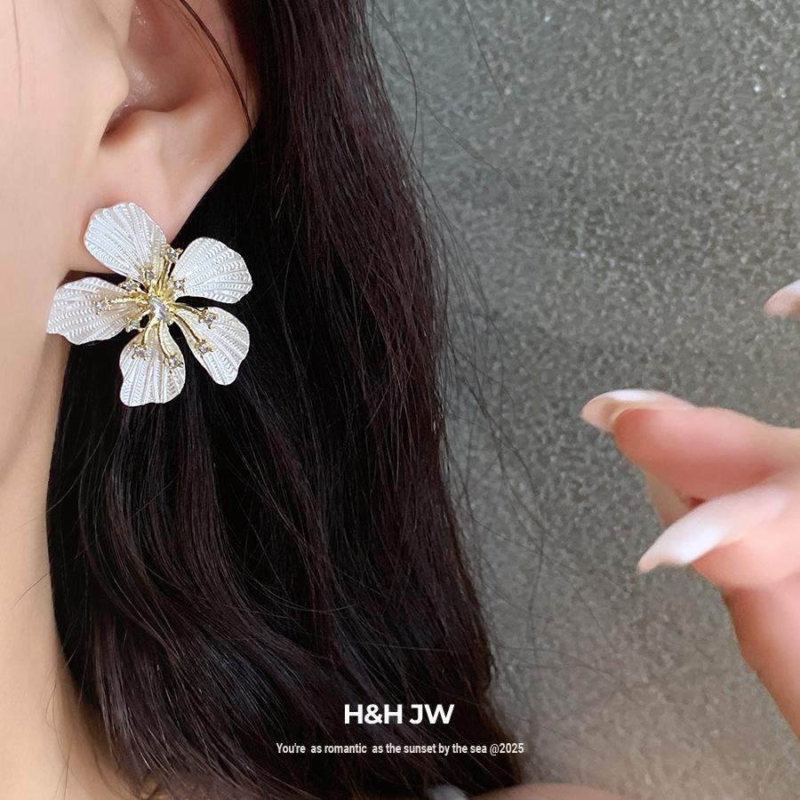 Silver Needle Diamond Pattern Flower Stud Earrings Gentle and Sweet in Summer Small Fresh Earrings Light Luxury Premium Earrings