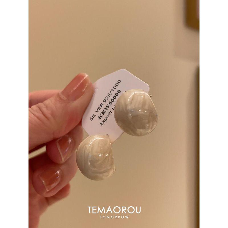 French style Retro Milky White Drop Glaze Artistic Sense Bean Stud Earrings Women Elegant Oval Geometric Earrings Ear Clip without Pierced Ears