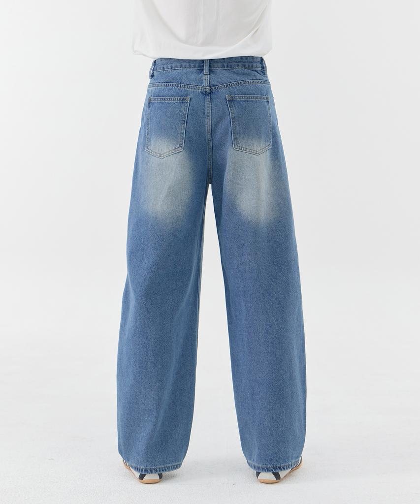 Akeusi Baggy Curved Wide Denim Pants Unisex (Light Wash)