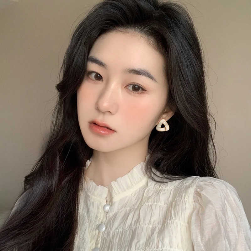 Temperament Muse Fan Earrings New Popular Earrings Women's High-end Light Luxury Atmospheric Design Earrings