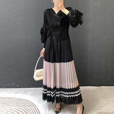 Ethnic Style Pleated Dress: Elegant Commuting Round-Neck Skirt for Women, 2025 Early Spring Collection