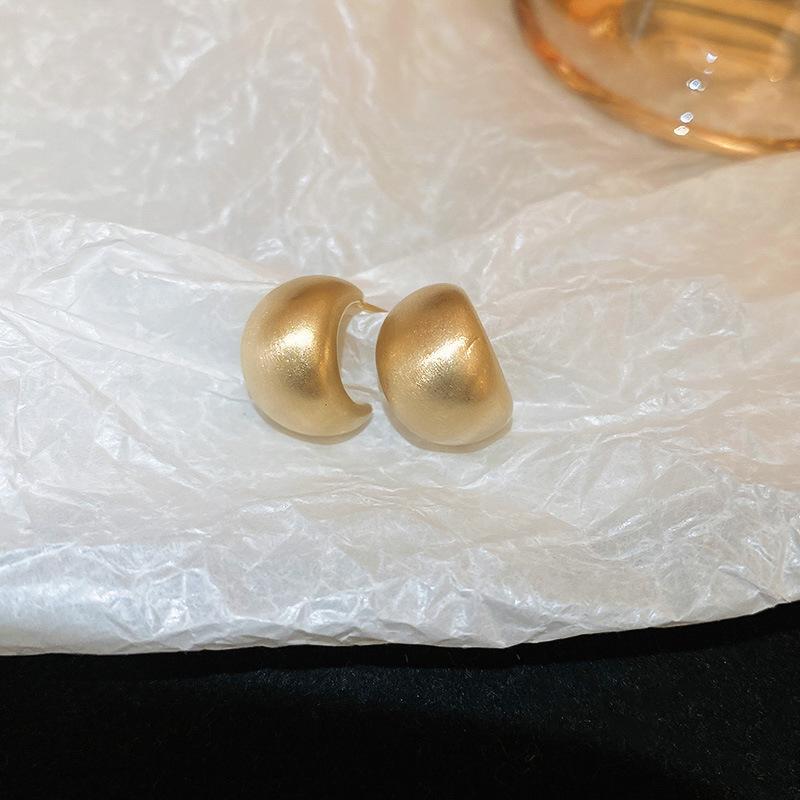 European and American metal wind hollow flower fishtail pearl earrings exaggerated temperament earrings heavy industry earrings