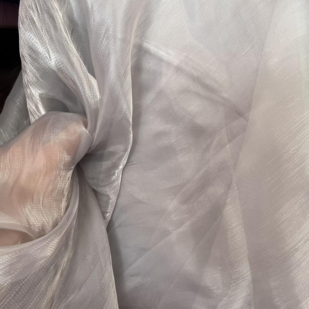 Pearl-like transparent lightweight smooth organza fabric suitable for wedding dresses formal gowns and designer clothing fabrics