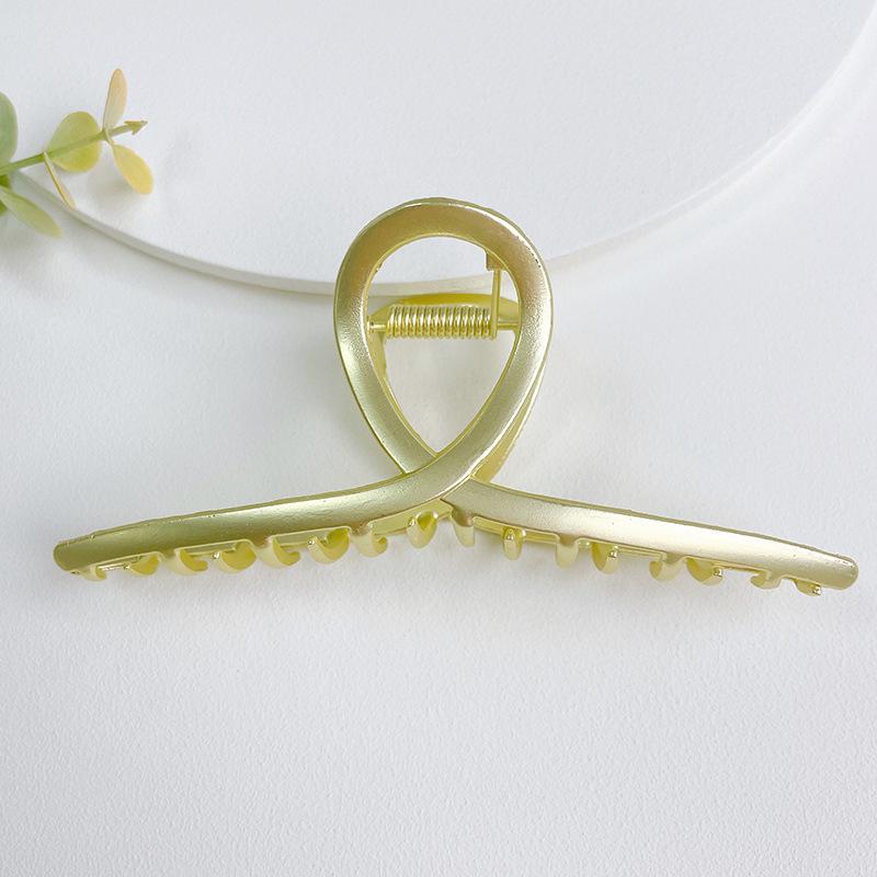 Elegant Chic And Hair Claw Clip For Women Featuring Geometric Line Design
