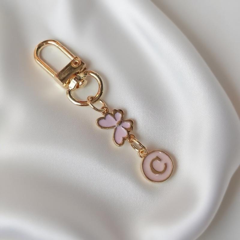 Metal Pink Butterfly Letter Keychain Fashion A-Z Initials Letter Keyring Car Key Holders Bag Pendant Hanging Decor Couple Gift