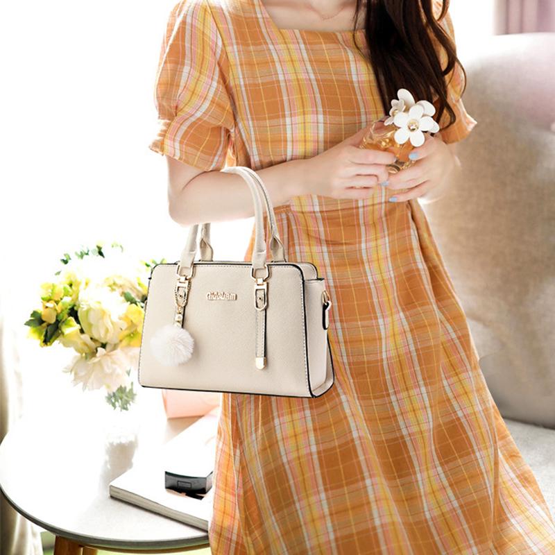 2 Stück Neue Handtasche mit großem Fassungsvermögen PU Wasserdichtes Mehrfach-Reißverschlussfach Schultertasche Temperament Pendler Vielseitig Pompon-Anhänger Umhängetasche