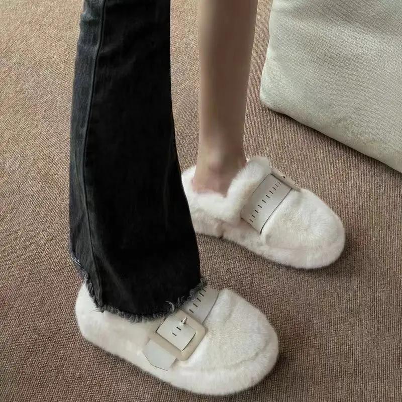 Europäische und amerikanische Baotou-Hausschuhe für Damen im Herbst Winter 2024 Neue Plüsch-Flachboden-Hausschuhe mit Plüsch für zu Hause