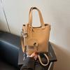 Simple and versatile small bag women's summer 2025 new shoulder messenger bag popular bucket bag this year