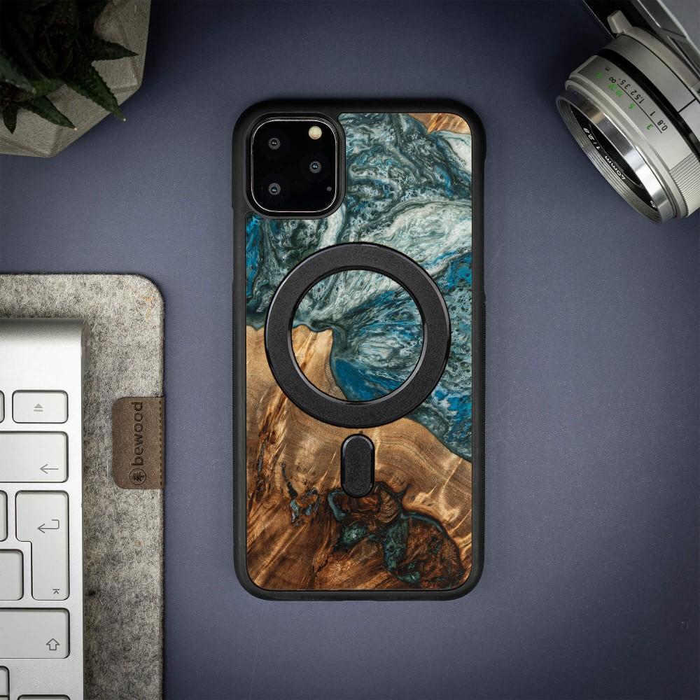 Bewood Unique Case for iPhone 11 Pro Max - Planets - Earth with MagSafe