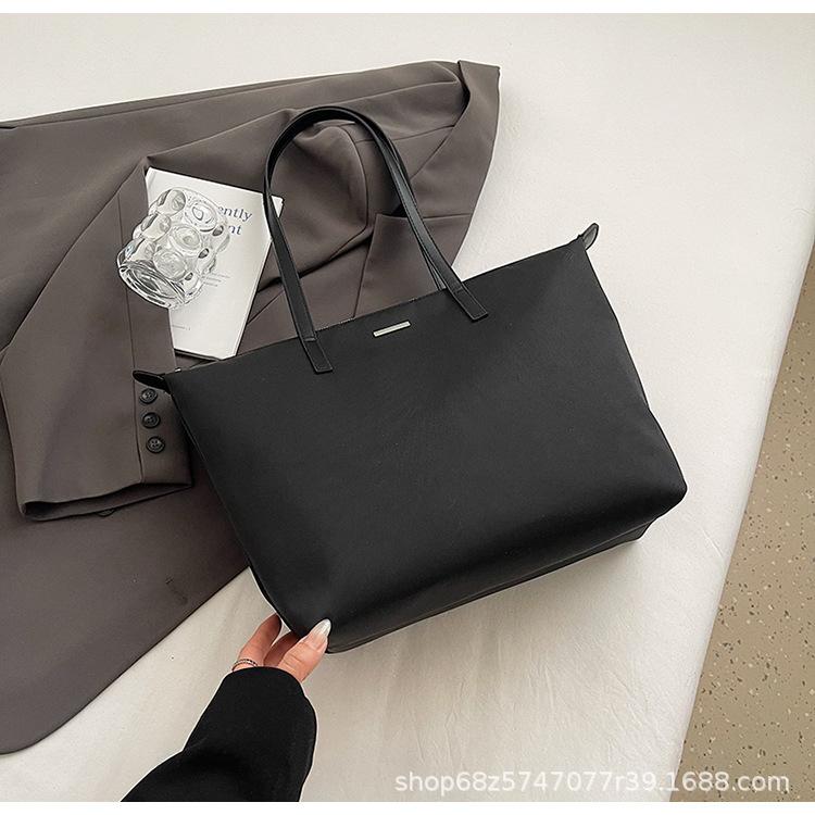 2025 New Fashion One-shoulder Casual Large-capacity Trendy Underarm Bag Women's Tote Bag Sen Meng Hand-held Nylon Cloth In the Middle