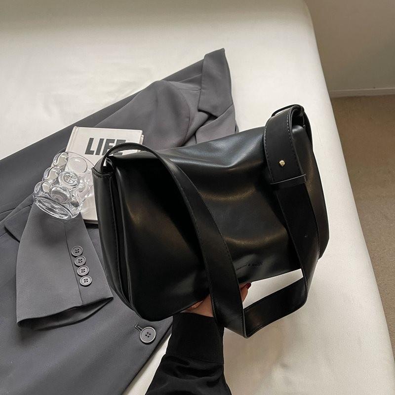 Trendy Unisex Summer Sling Bag For Women In Versatile Colors With Soft Material