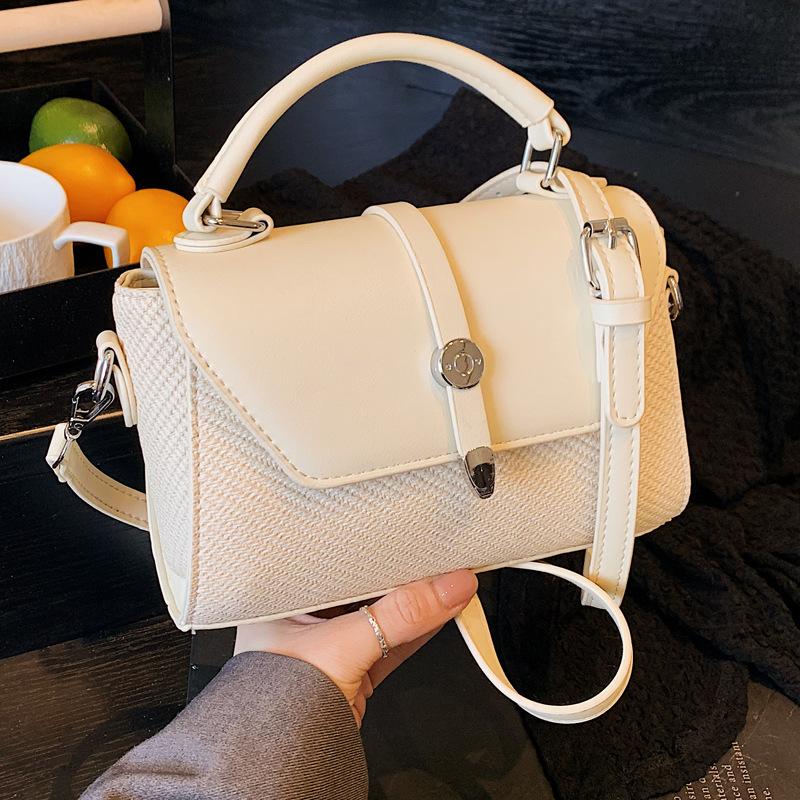 Super fire small bag women's summer versatile 2025 new fashion Korean version high sense foreign style messenger portable small square bag