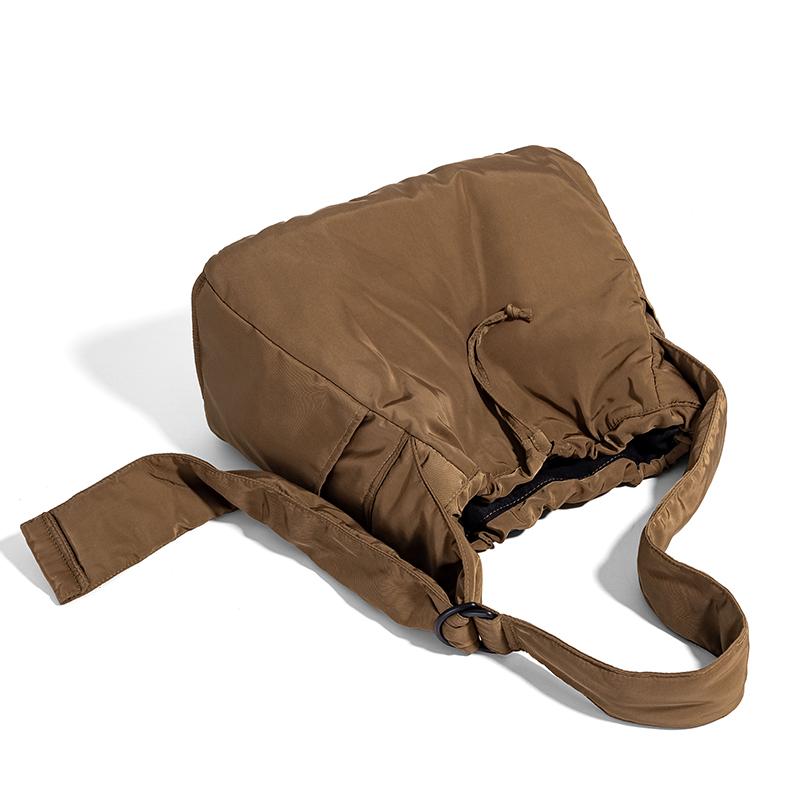 Large Capacity Women's Shoulder Bag Commuter Sports Tote Bag