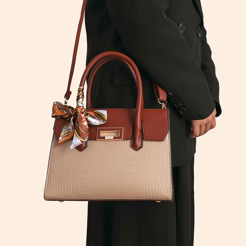 Atmospheric Bag Women'S Autumn And Winter Fashionable Versatile Commuter Women'S Bag Large Capacity Mother Bag Women'S Messenger Handbag
