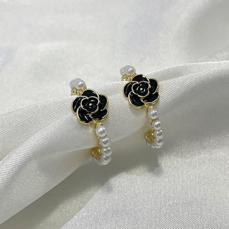 Boucles d'oreilles femme en perles de camélia à la mode pour femme Boucles d'oreilles en forme de C en forme de fleur de perle pour femme