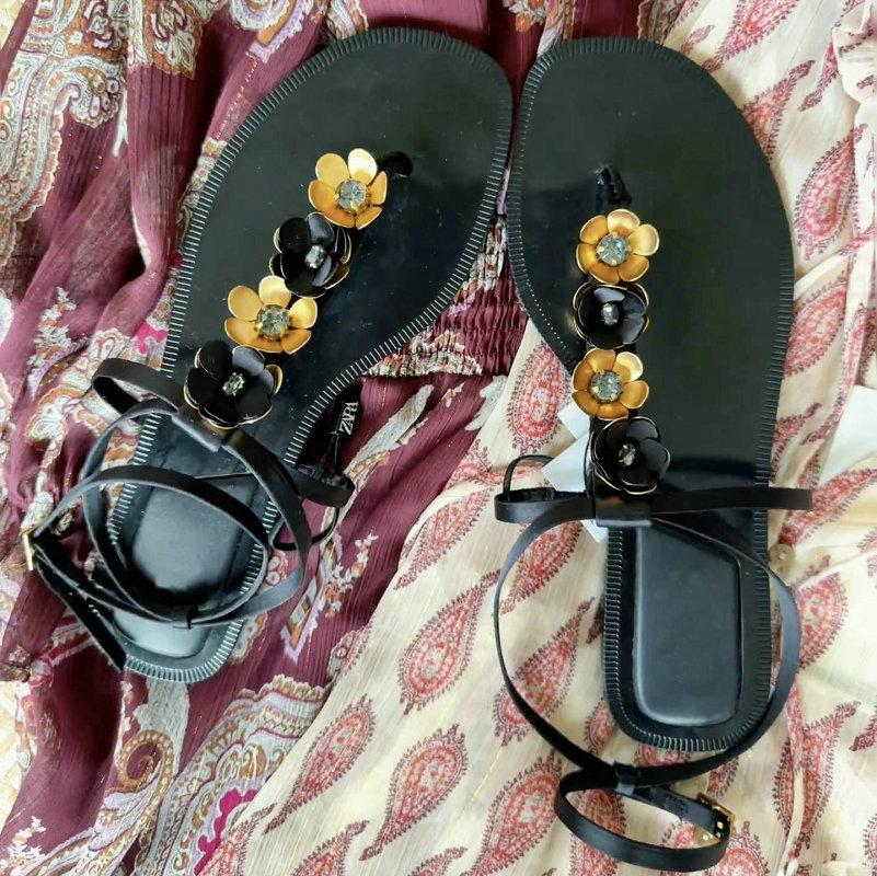 Luxury Crystal Flowers Decor Women Flats Sandals Sexy Ankle Strap Summer Beach Slides Streetwear Modern Sandals Shoes