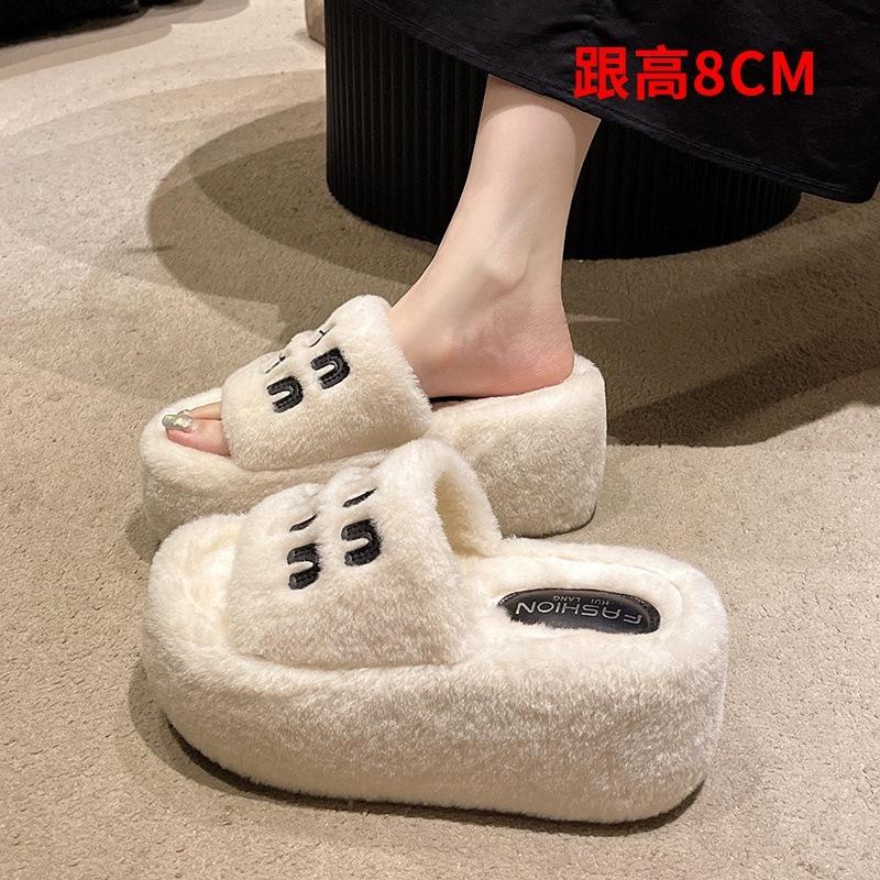 8 cm dicksohlige flauschige Hausschuhe Damen Oberbekleidung 2025 Herbst und Winter neue Mode flauschige Farbabstimmung Ein-Wort Baumwollhausschuhe