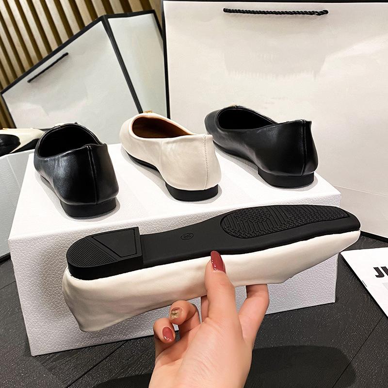 Fashion Brief Style Women Moccasins Meatal Decoration Slip On Loafers Square Toe Soft Leather Flats Women Working Shoes Big Size 43