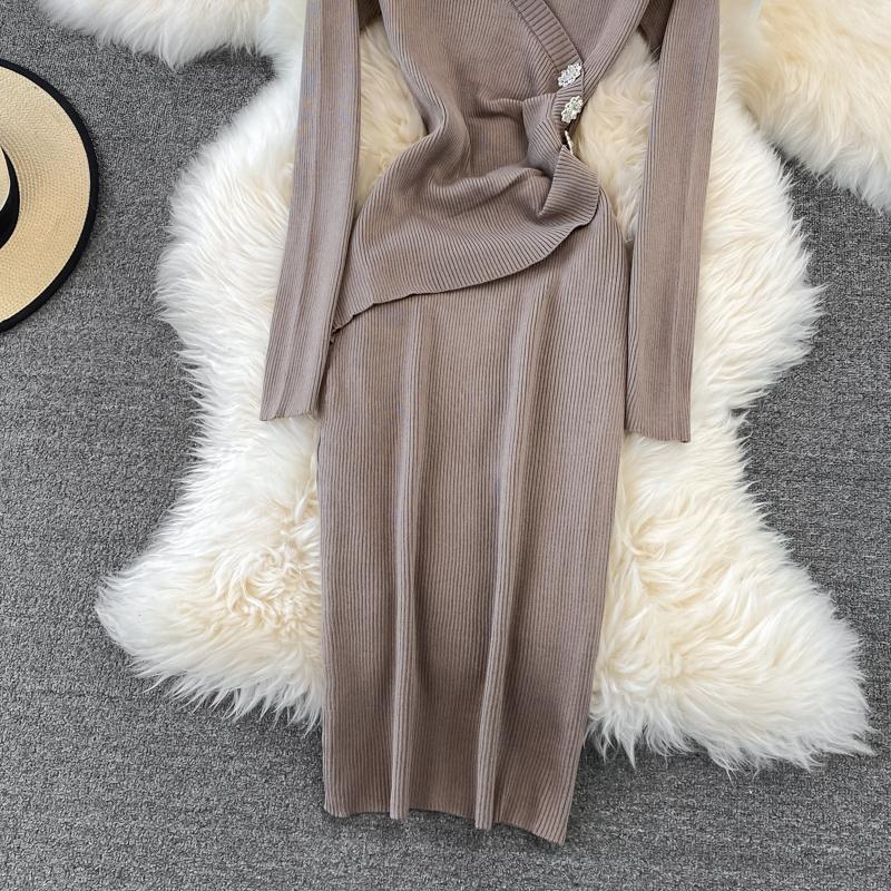 RUGOD Jarní a podzimní nové Retro elegantní a sexy Slim Fit Pletené šaty s dlouhým rukávem a výstřihem do V