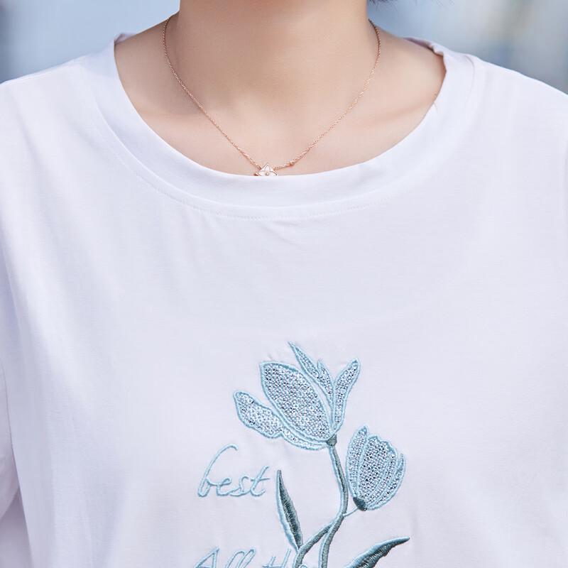 Pastellfarbenes besticktes Baumwoll-Kurzarm-T-Shirt für Frauen mittleren Alters