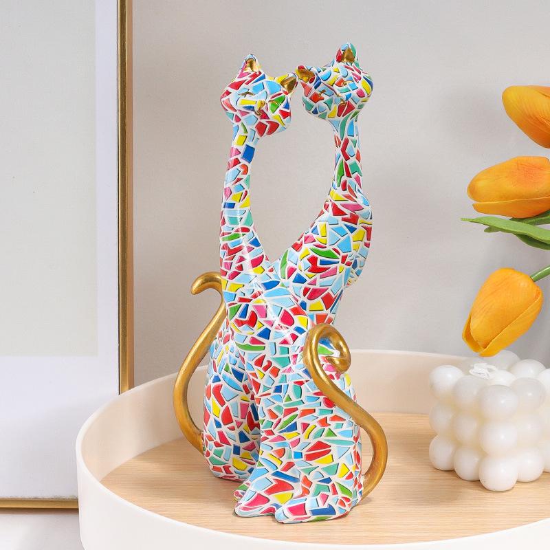 European Style Faux Wood Grain Cat Figurine - Valentine's Day Resin Craft Decor