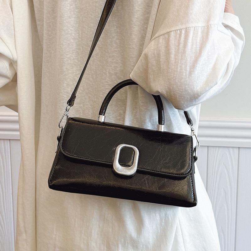 Fashion niche simple temperament PU portable small square bag women's business commuter style high-end sense versatile messenger bag