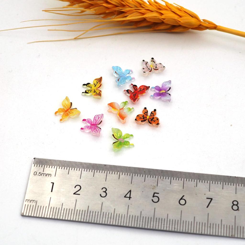 Sempiterno 100 Stück Kleine, Realistische Harzschmetterlinge zur Dekoration, Miniatur-Tiertiere - Aufbewahrung in einer Kunststoff-Aufbewahrungsbox. Perfekt für Heimwerker