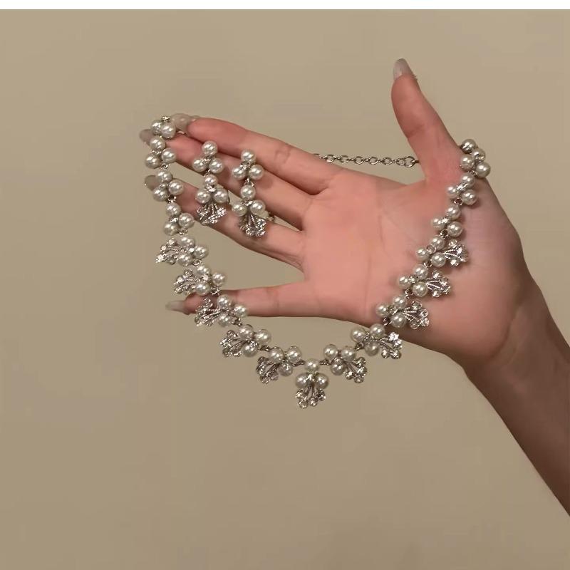 Diamond-encrusted Flower Pearl Earrings Necklace, Court-style Retro Niche Design Jewelry Set, Light Luxury Niche Jewelry