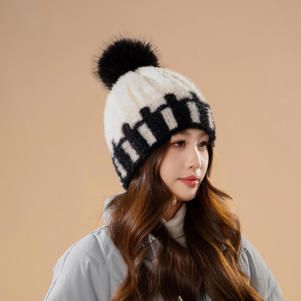 Women's Winter Warm Plush Knitted Hat Korean Style Versatile Big Head Windproof Ear Protection Wool Hat